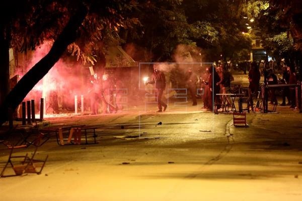 Miles de personas conmemoran en Atenas el levantamiento universitario de 1973